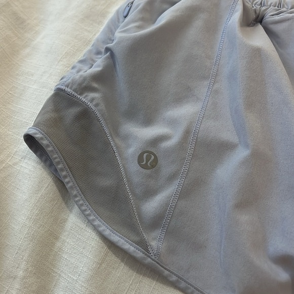 Lululemon Hotty Hot Shorts 2.5 Inseam - Picture 4 of 6
